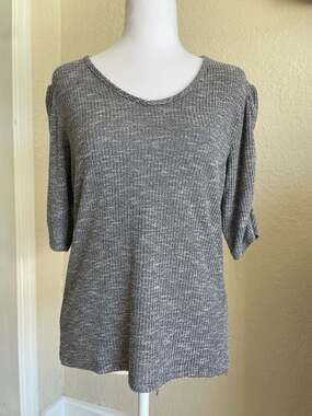 OMT Fashions Women’s M Gray Marled Ribbed Knit Puff Sleeve Tunic Top